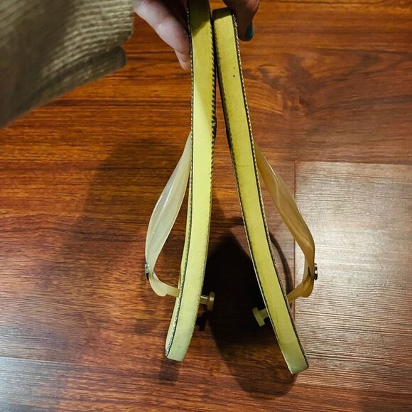Juicy Couture Step into the sunshine Yellow flip flops 7 - Picture 12 of 12